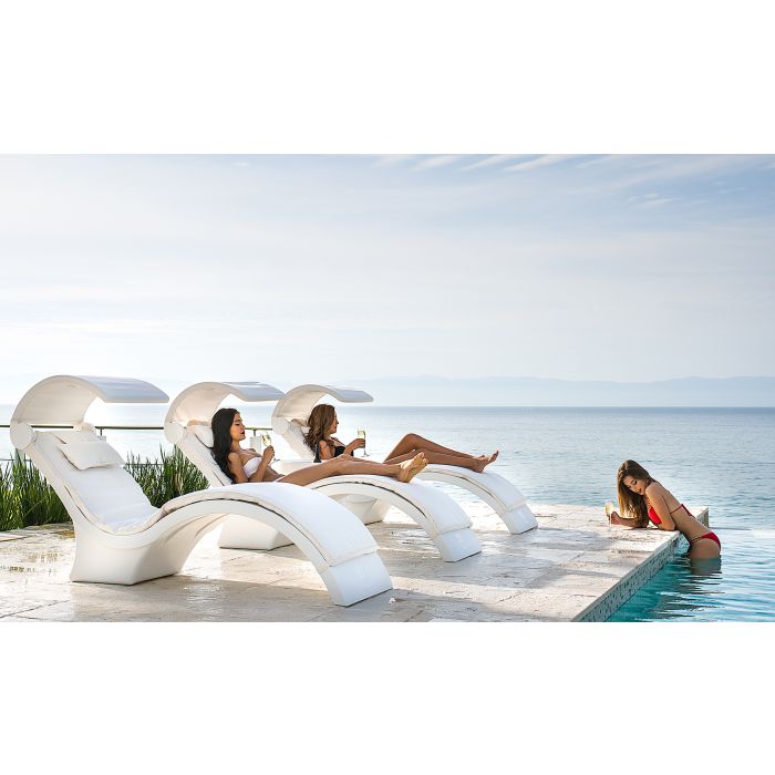 Signature Chaise Shade